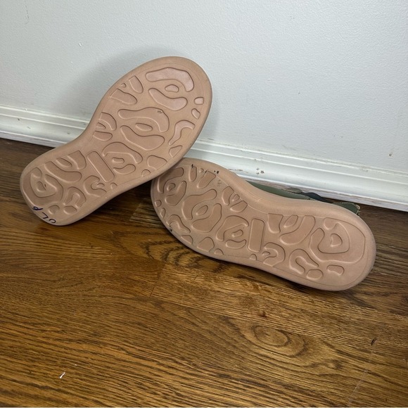 NWOB ZAC‎ Zac Posen Yogi Chelsea Boot in Military Green Size 7 - Picture 9 of 9